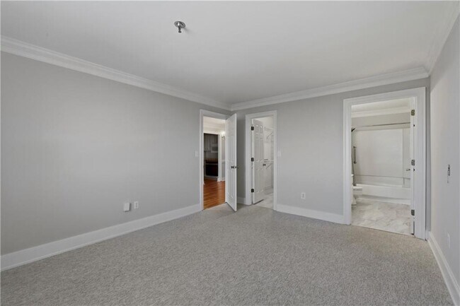 Building Photo - 300 Johnson Ferry Rd