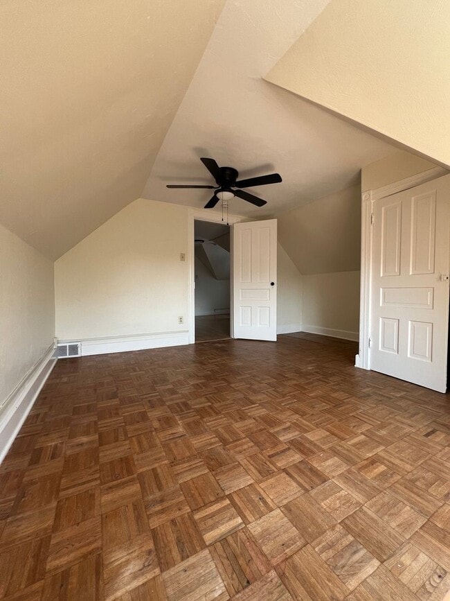 Building Photo - Stunning 4 bedroom 2.5 bathroom house  - B...