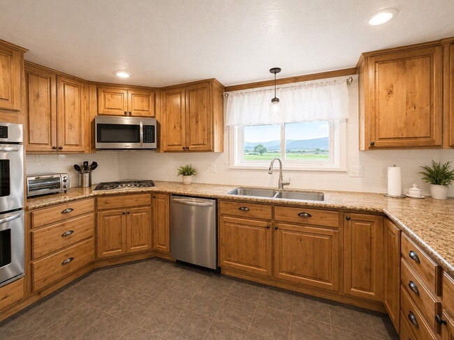 Building Photo - Caretaker Rental Opportunity – Fully Furnished Home in Historic Spring City
