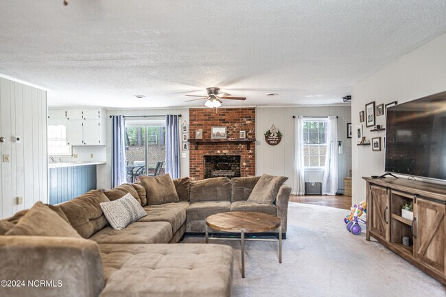 Building Photo - 309 Pinecrest Court Rd