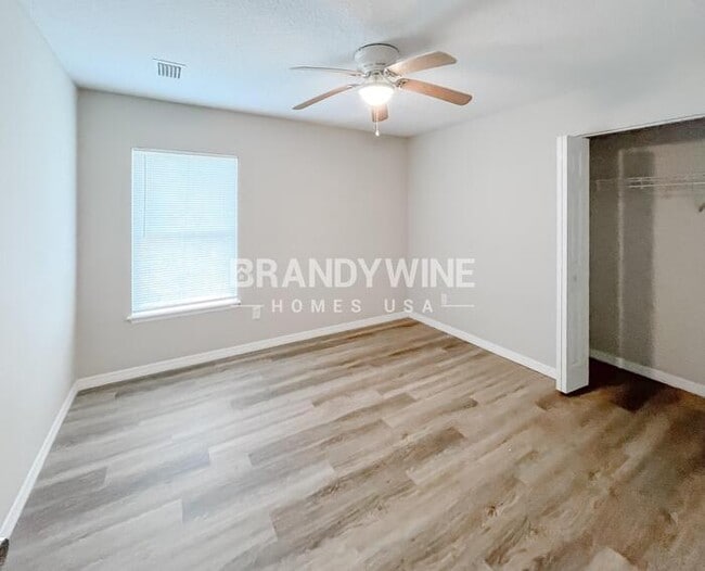 Building Photo - 5301 Oaktrail Ln