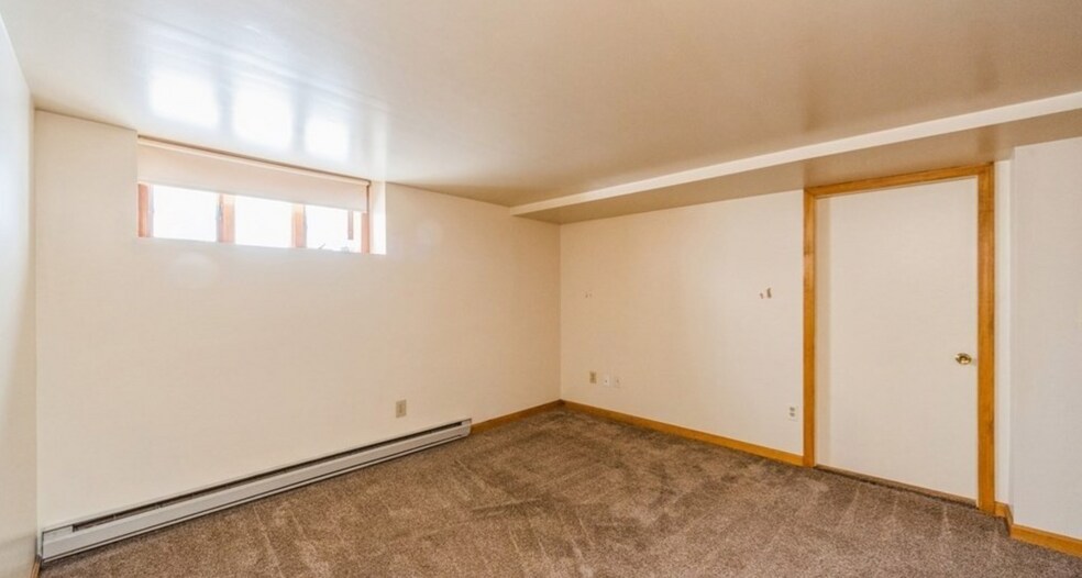 Building Photo - 996 Pleasant St