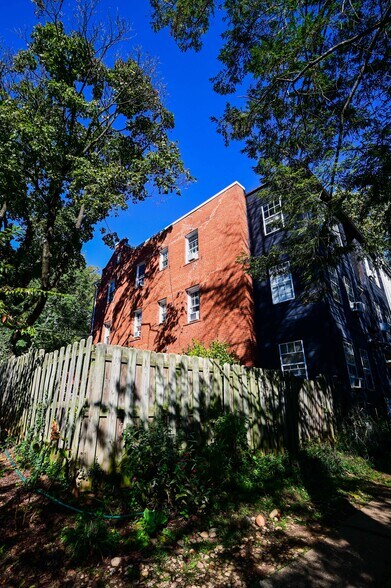 Building Photo - 4034 Calvert St NW