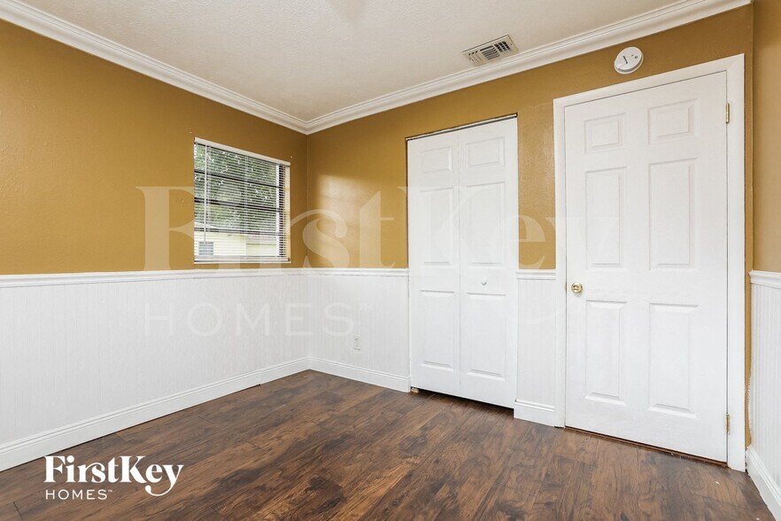 Building Photo - 1228 Helen St