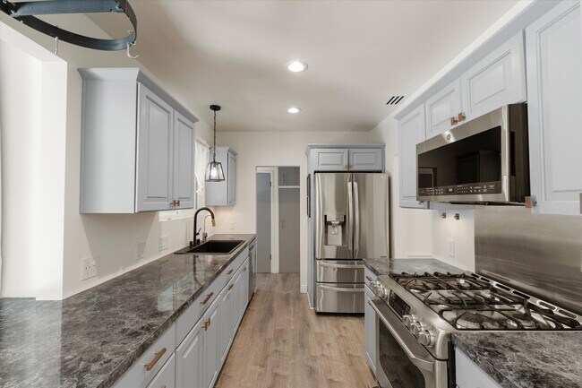 Building Photo - This beautifully updated 4-Bed, 2-Bath Hom...