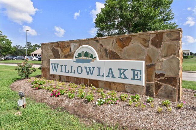 Building Photo - 10115 Willow Crossing Dr