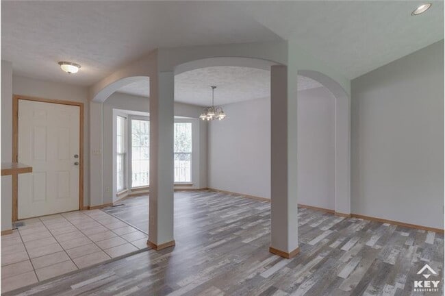 Building Photo - 565 N Bristol Ct