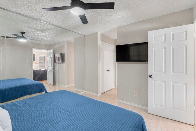 Building Photo - 408 Sycamore Ln