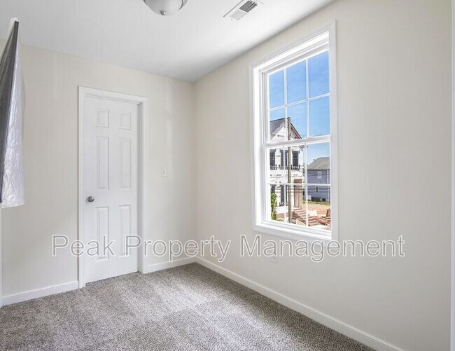 Building Photo - 819 Kinney St