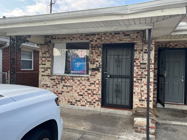Primary Photo - 2332 N Claiborne Ave