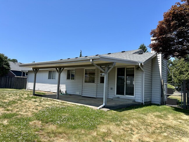 Building Photo - 2060 Oxford Ct