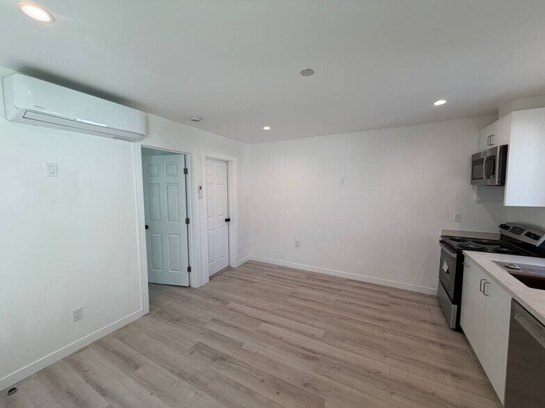 Building Photo - 5903 1/2 Texhoma Ave