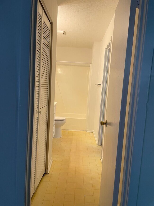 Building Photo - Modern 2-Bed, 1-Bath Oasis with Central Air and Gourmet Kitchen