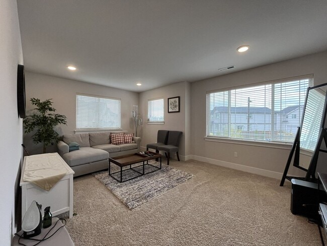 Building Photo - Open Concept 4BR Home with Island Seating, Loft & Spacious Living Room