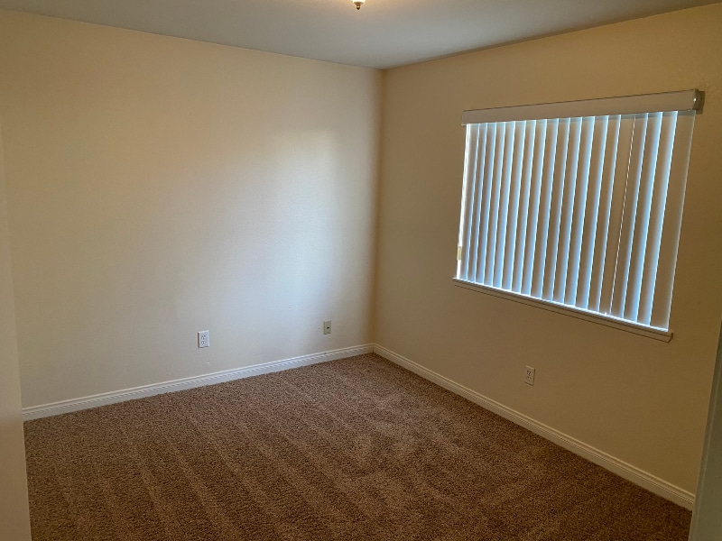 Building Photo - 500 White Ln