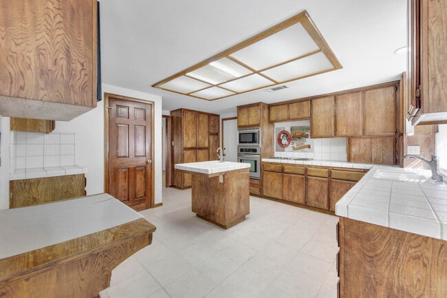 Building Photo - 2503 Brentwood Dr