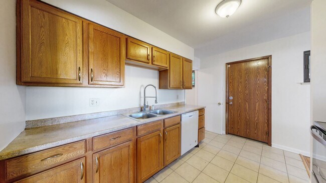 Building Photo - 2220 Ironton St