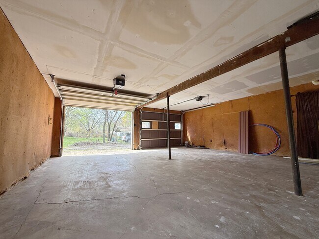 Building Photo - 137 Pearce Dr