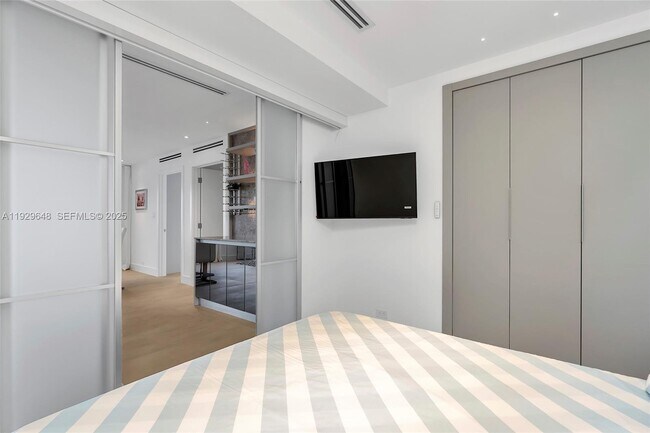 Building Photo - 325 Ocean Dr