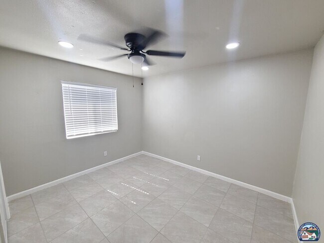 Building Photo - 510 Encinas Ave