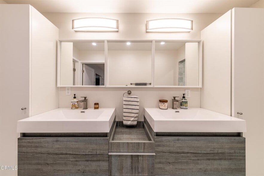 Building Photo - 5035 Escobedo Dr