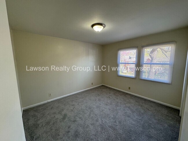 Building Photo - 954 Floyd Ave SW