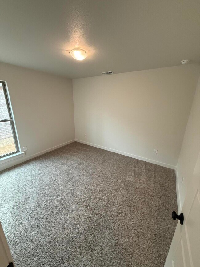 Building Photo - 1305 N Chicago Ave