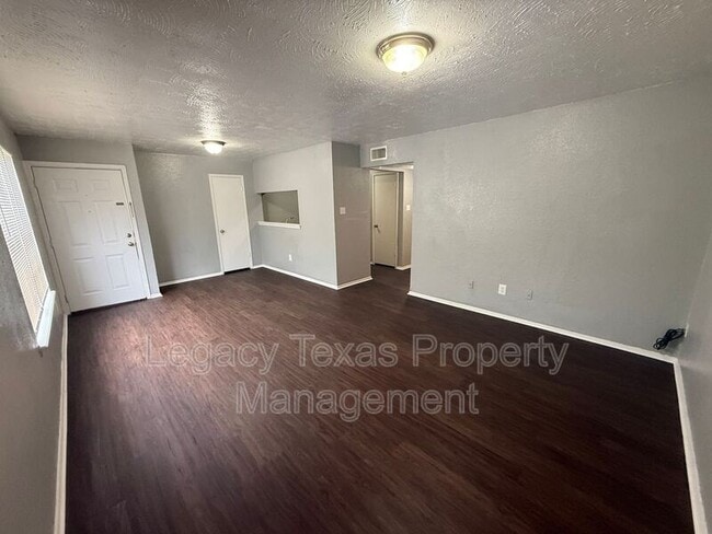 Building Photo - 1715 Short St