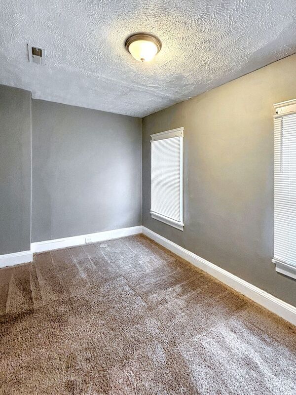 Building Photo - 5806 Bonna Ave
