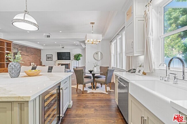 Building Photo - 14917 Valley Vista Blvd