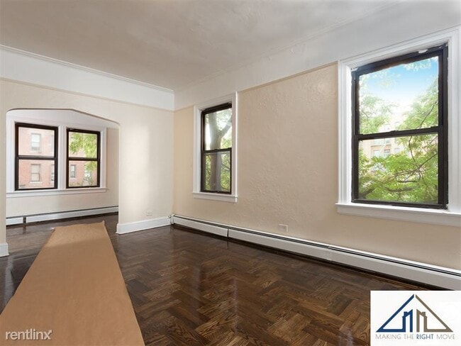 Building Photo - 155 E 206th St