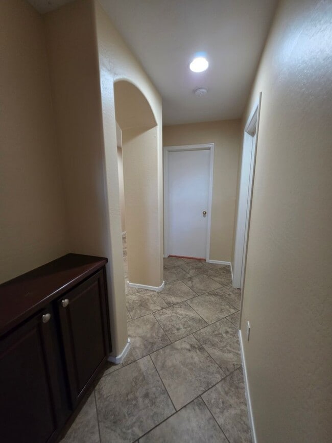 Building Photo - 7805 S 48th Ln