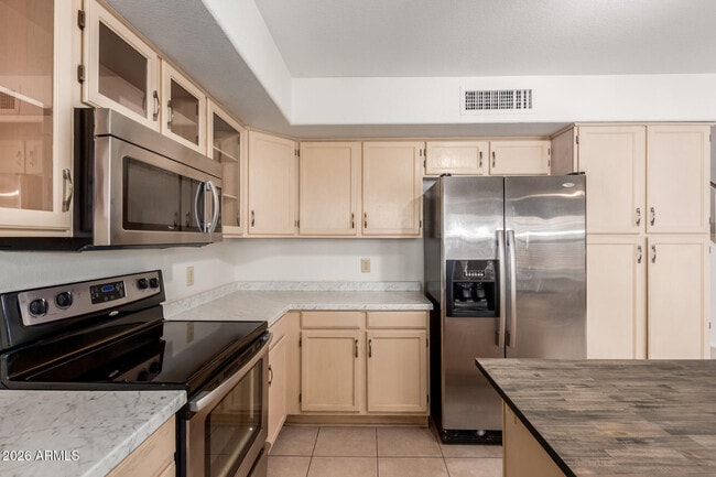 Building Photo - 4334 W Behrend Dr