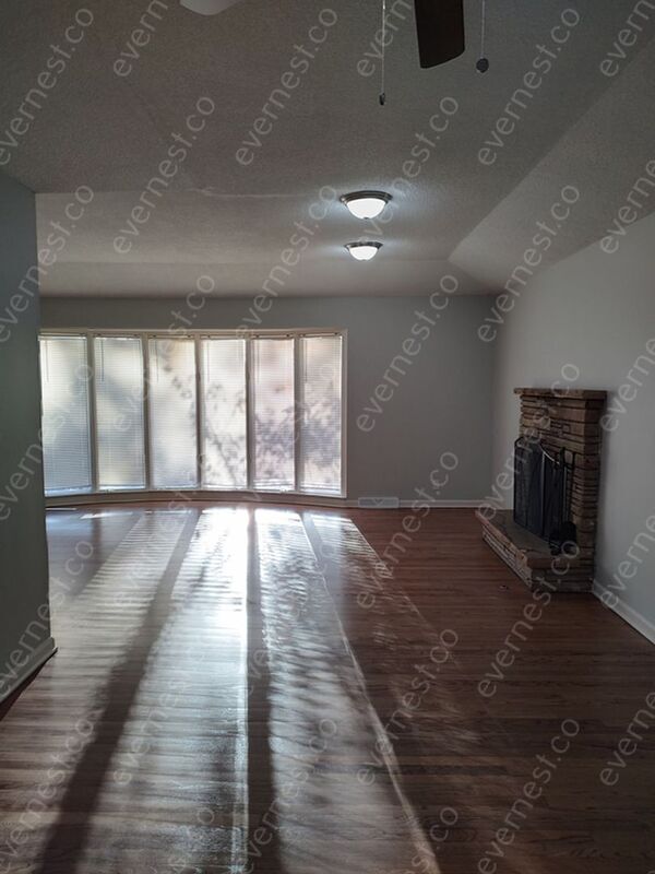 Building Photo - 916 Dorton Ln