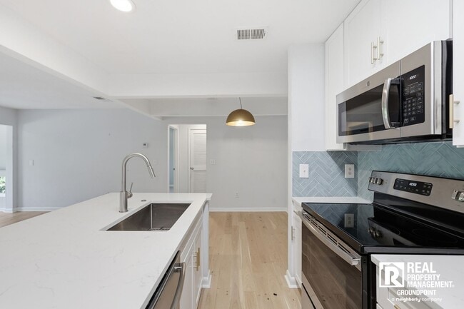 Building Photo - East Bridge Town Lofts Living | Prime Location Near Downtown Charleston