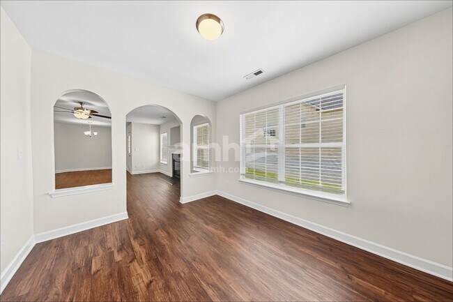 Building Photo - 921 Sundance Dr