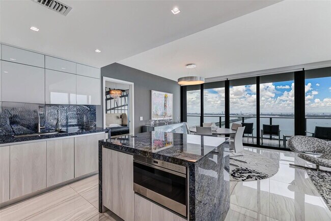 Building Photo - 3131 NE 7th Ave