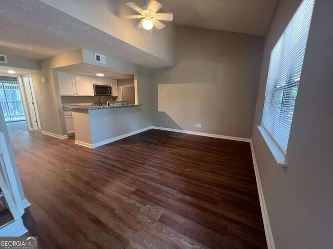 Building Photo - 1001 Park Hill Dr