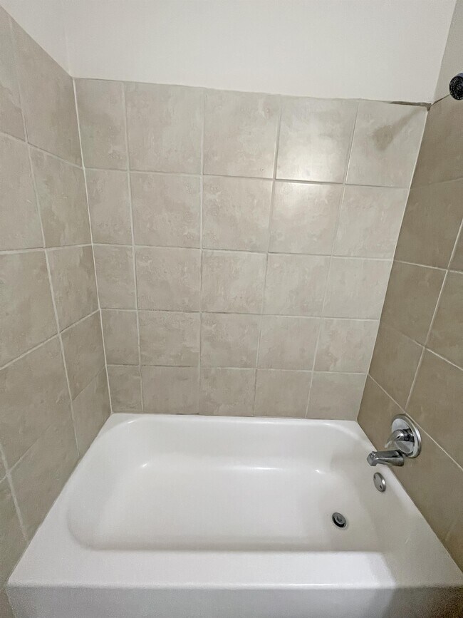 Building Photo - 195 Hedges St SE