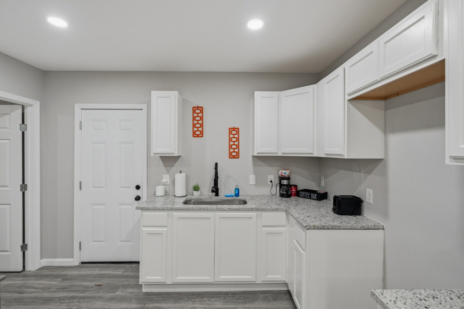 Building Photo - 2306 E Houston St