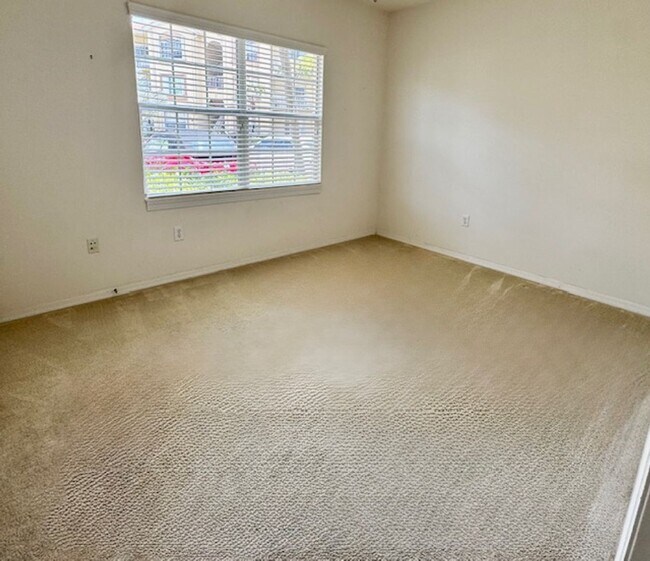 Building Photo - 3 bedroom 2 bathroom Condo in the Gardens at Beachwalk