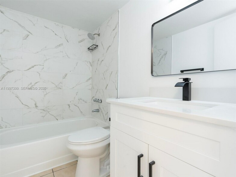 Building Photo - 1490 W 42nd Pl