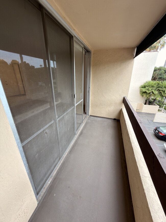 Building Photo - 6333 La Jolla Blvd