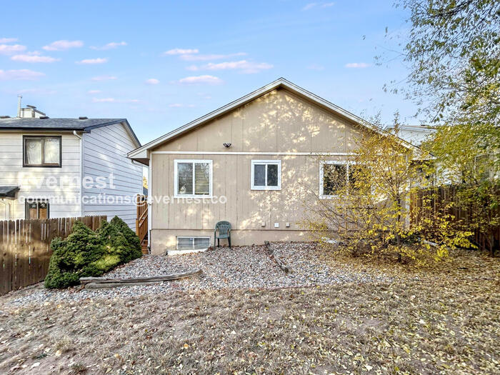 Building Photo - 6655 Lonsdale Dr