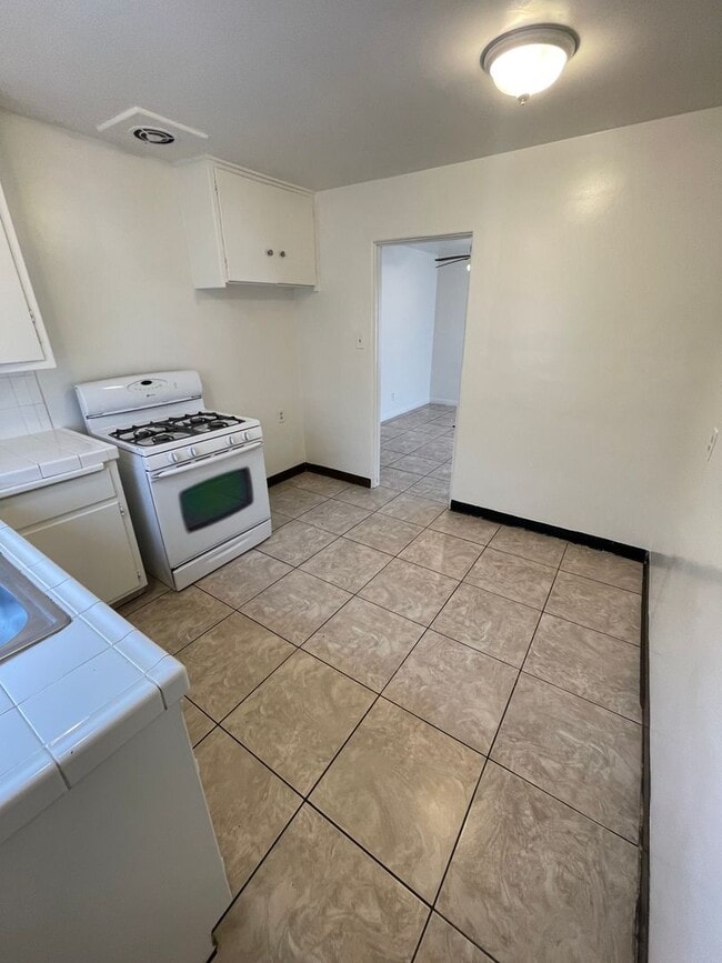 Building Photo - 803 Knotts St