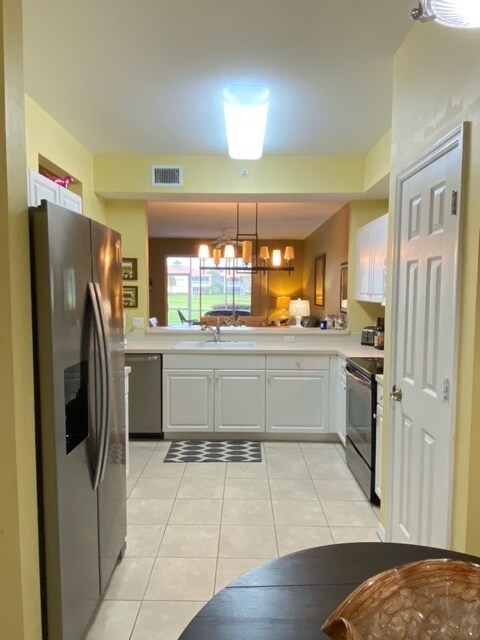 Building Photo - 3973 Bishopwood Ct E