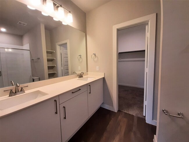 Building Photo - 9877 Grosbeak Ln