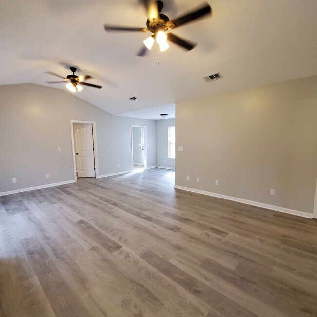 Building Photo - Southern Comfort Oasis: 3BR/2BA Rental Home in Valdosta, GA