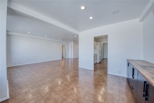 Building Photo - 320 Fort Duquesne Blvd