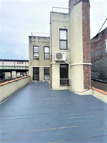 Building Photo - 1727 Broadway